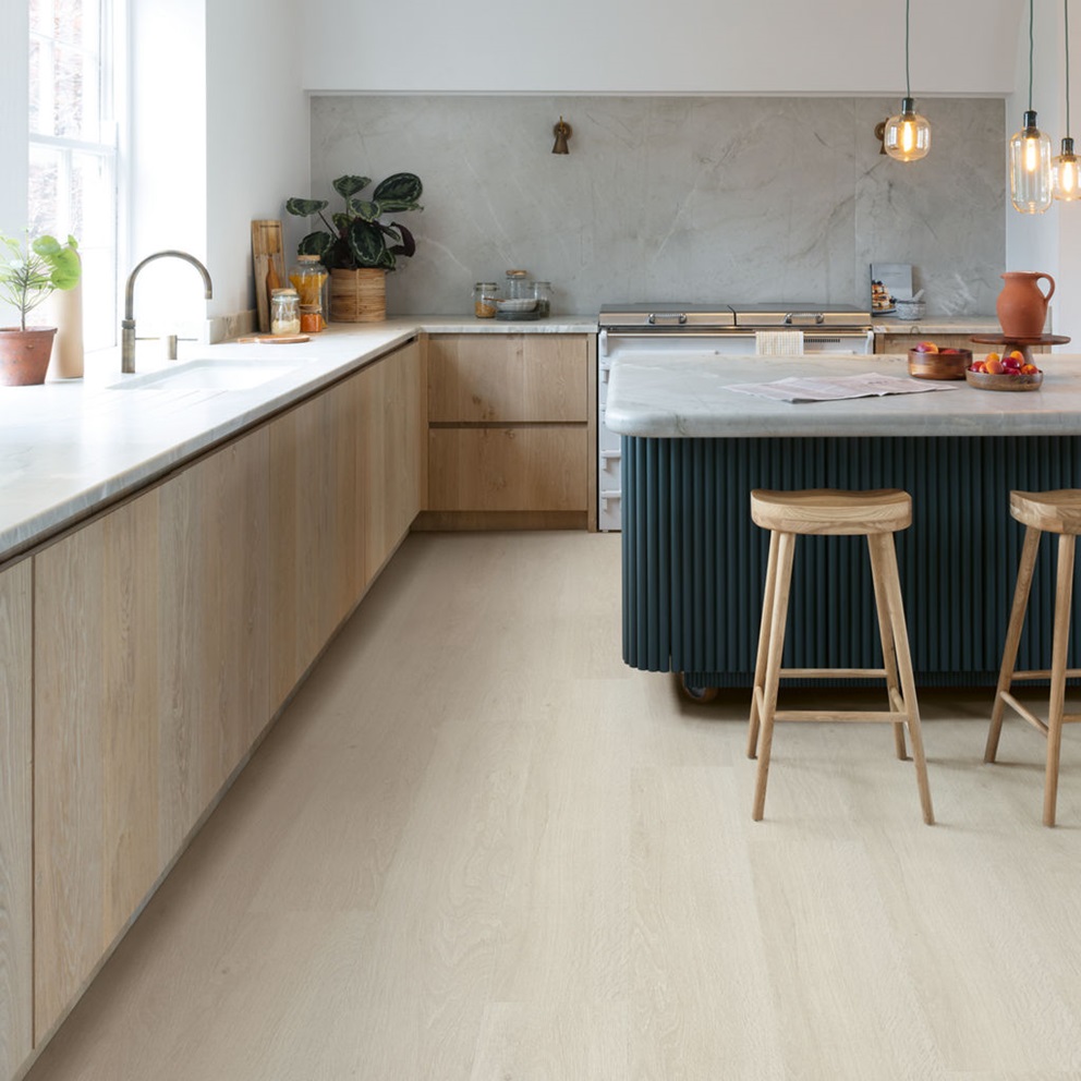 Bloom – Sea Breeze Oak Light